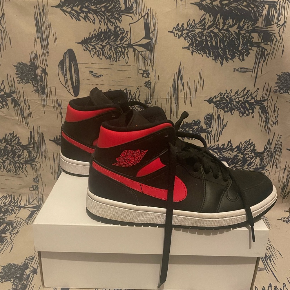 Air Jordan Mid 1 (Women’s)